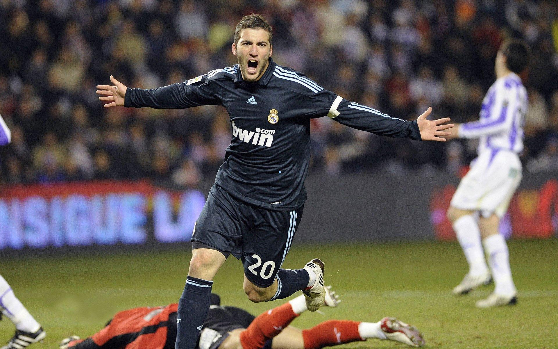 足彩网直播官方_2025英超球迷票选最佳阵容揭晓，哈兰德傲视群雄，利物浦罕见零人入围