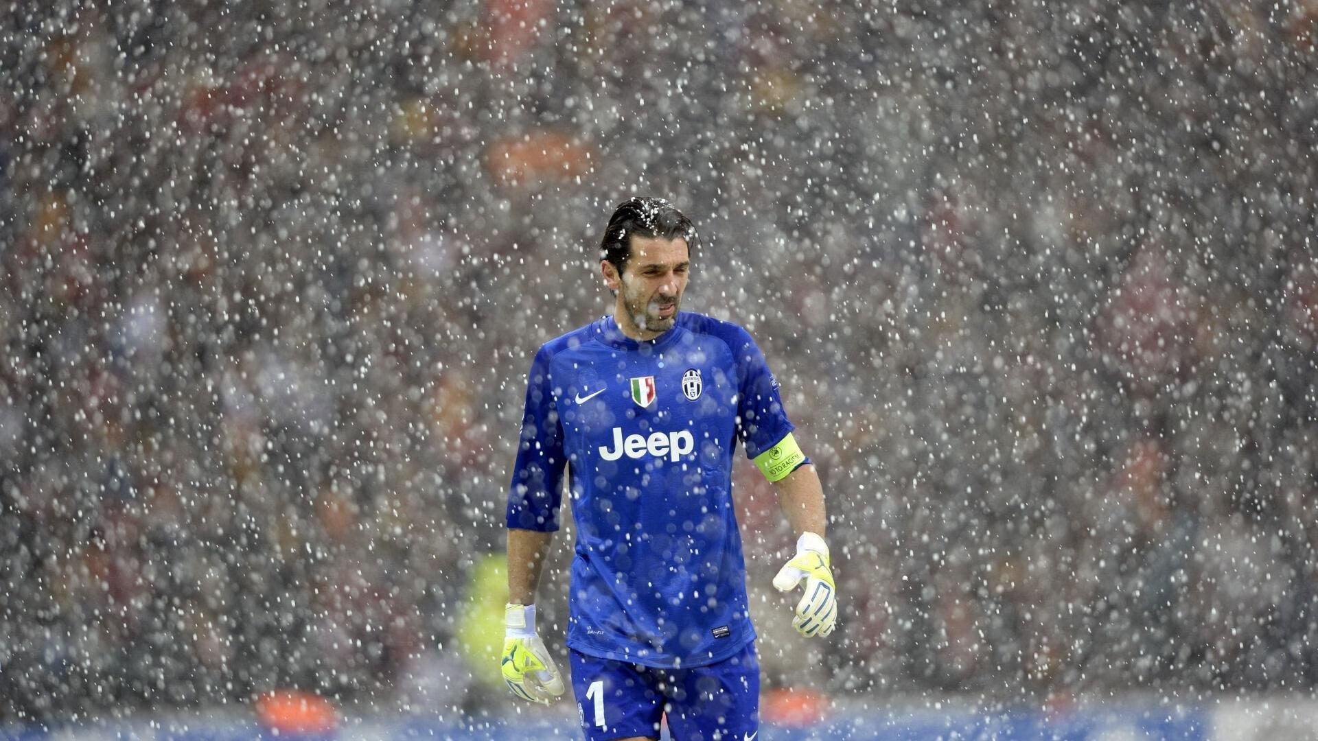 国足防线拉响最高警报！越南王牌阮庭北，曾令日本众将狼狈不堪的禁区幽灵